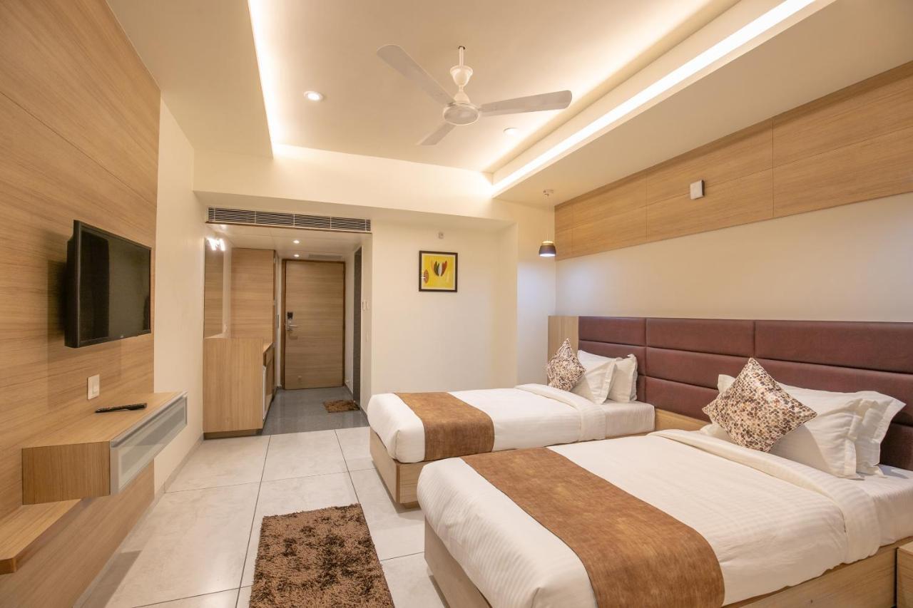 Hotel Silvera Grand Ahmedabad Extérieur photo