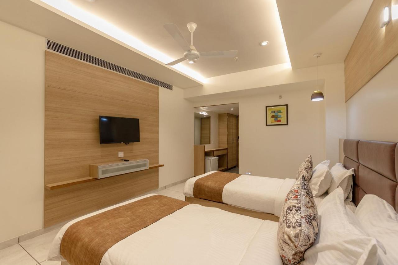 Hotel Silvera Grand Ahmedabad Extérieur photo