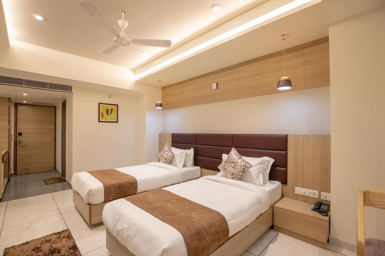 Hotel Silvera Grand Ahmedabad Extérieur photo