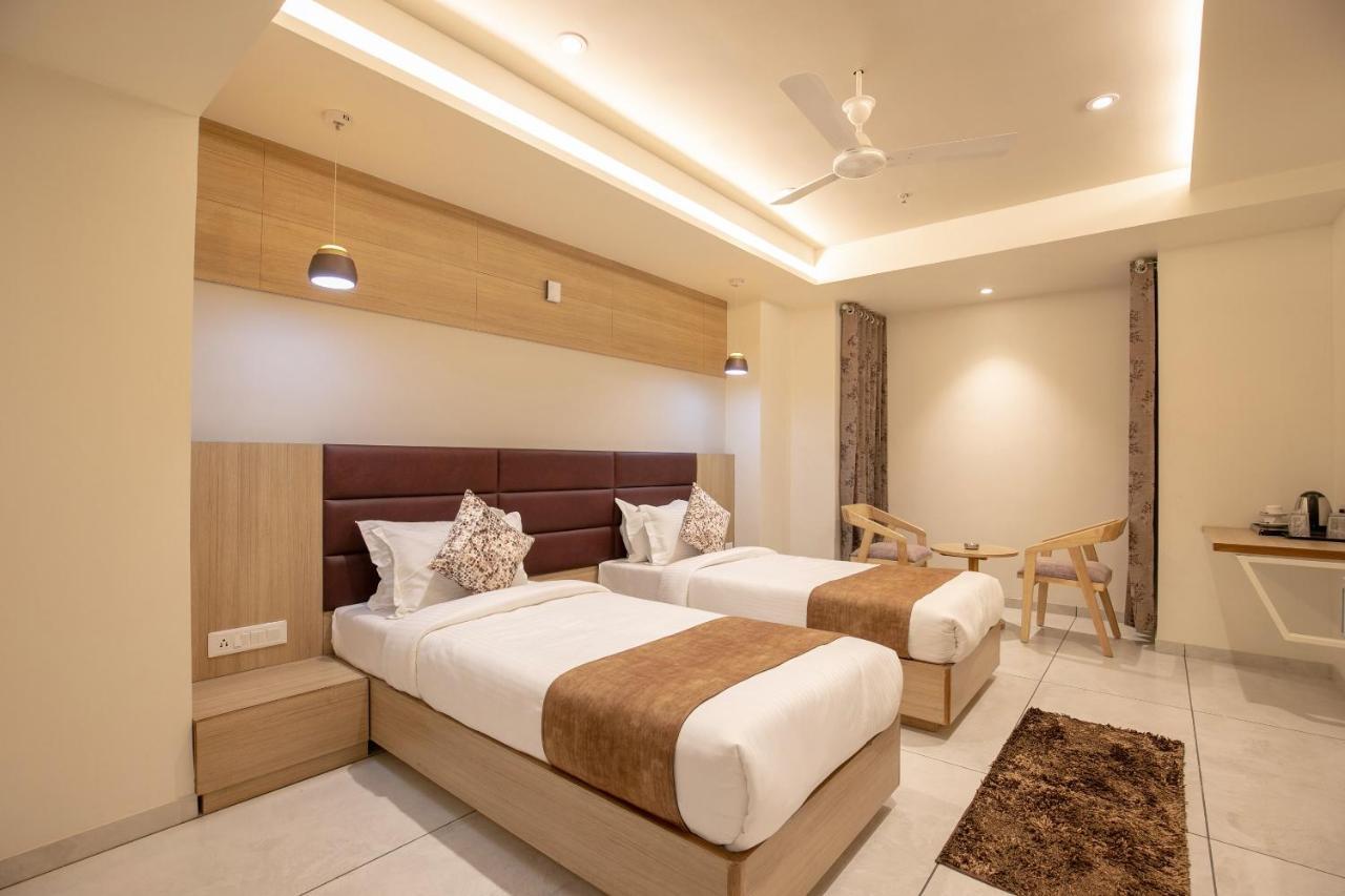 Hotel Silvera Grand Ahmedabad Extérieur photo