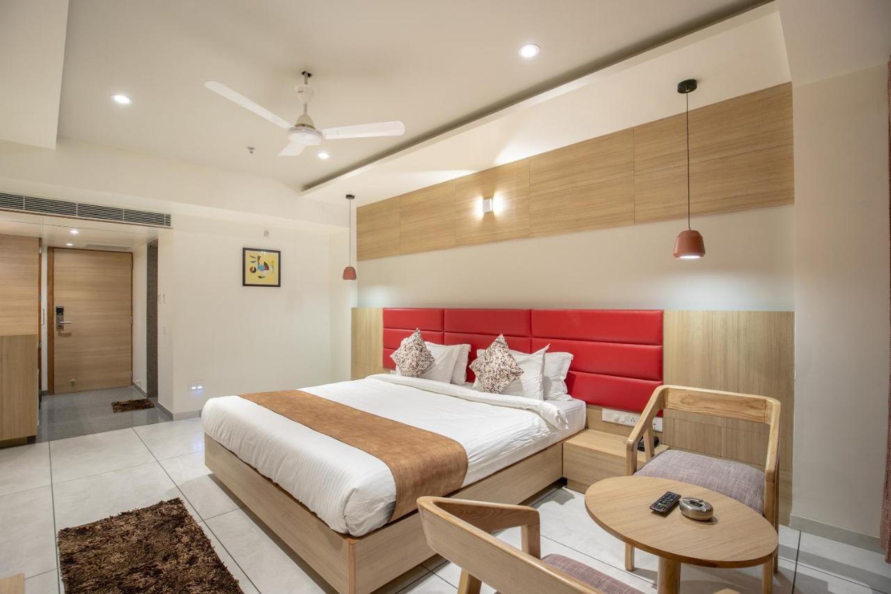 Hotel Silvera Grand Ahmedabad Extérieur photo