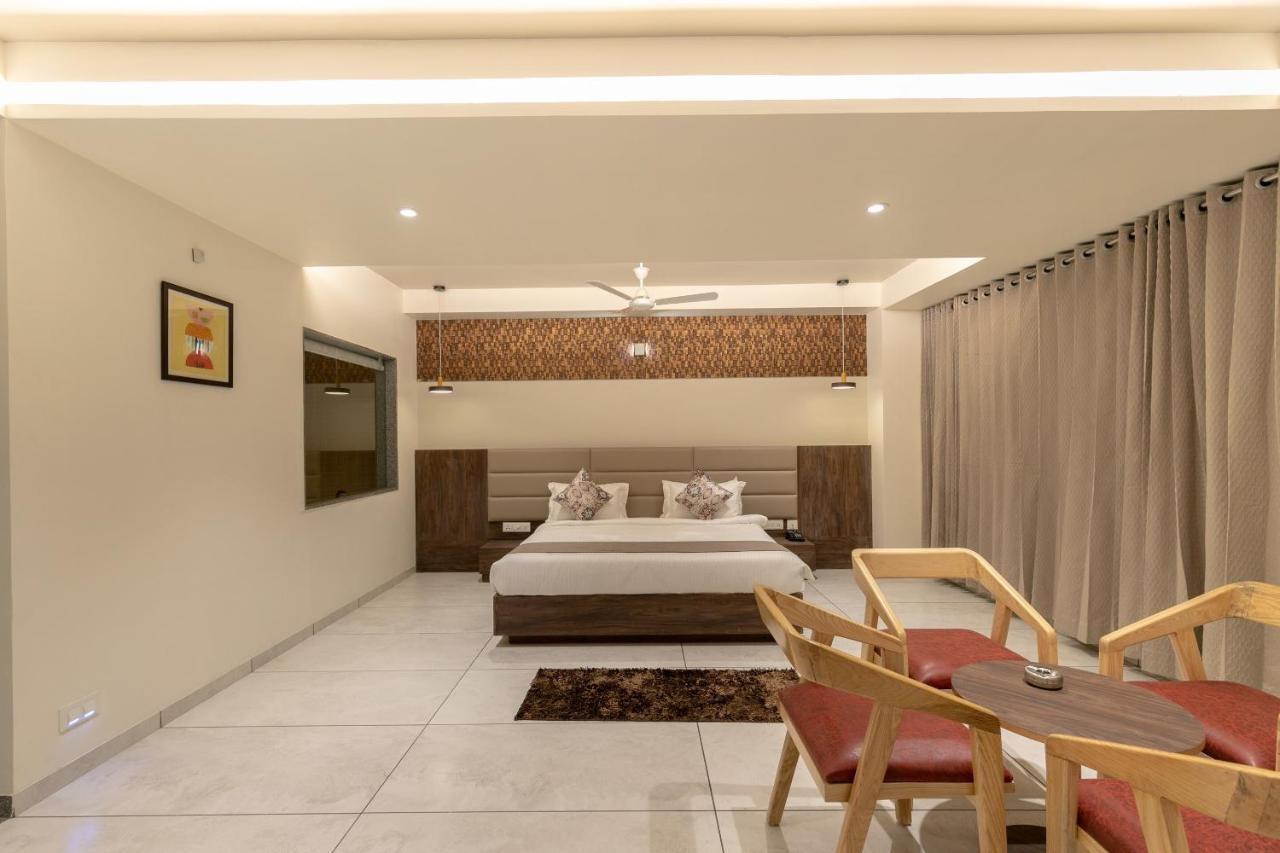 Hotel Silvera Grand Ahmedabad Extérieur photo