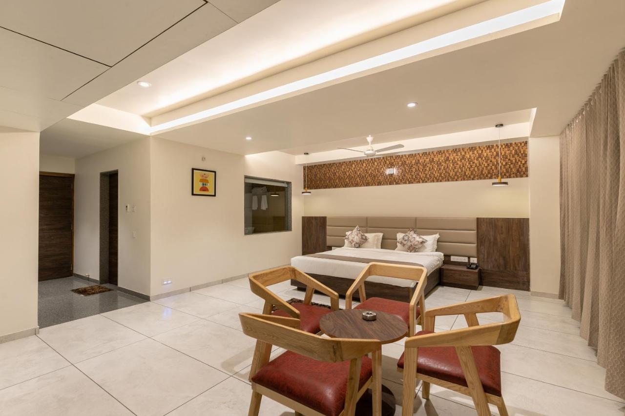 Hotel Silvera Grand Ahmedabad Extérieur photo