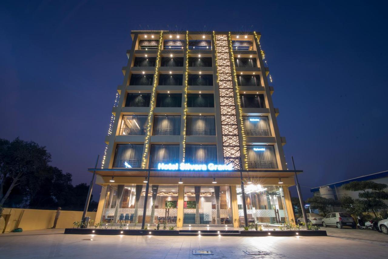 Hotel Silvera Grand Ahmedabad Extérieur photo