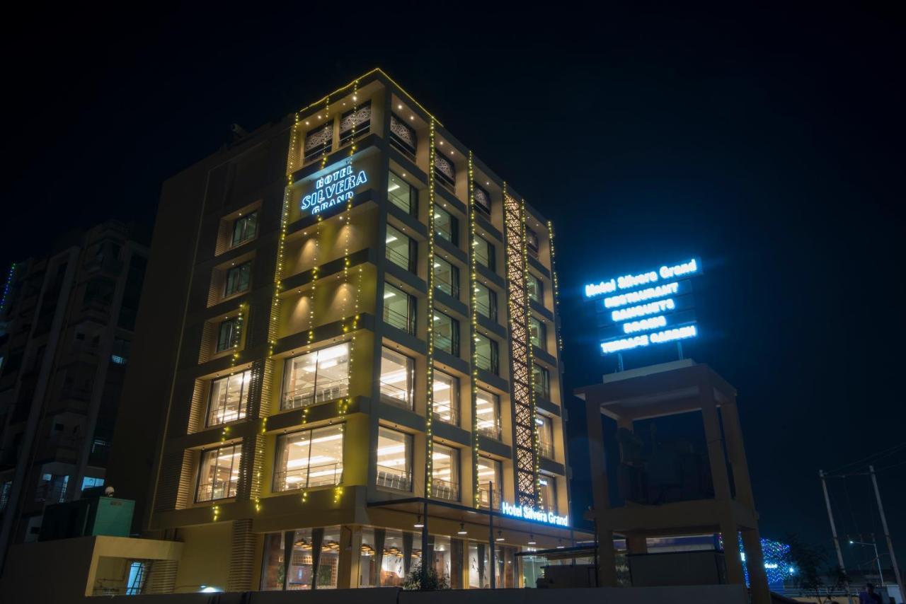 Hotel Silvera Grand Ahmedabad Extérieur photo