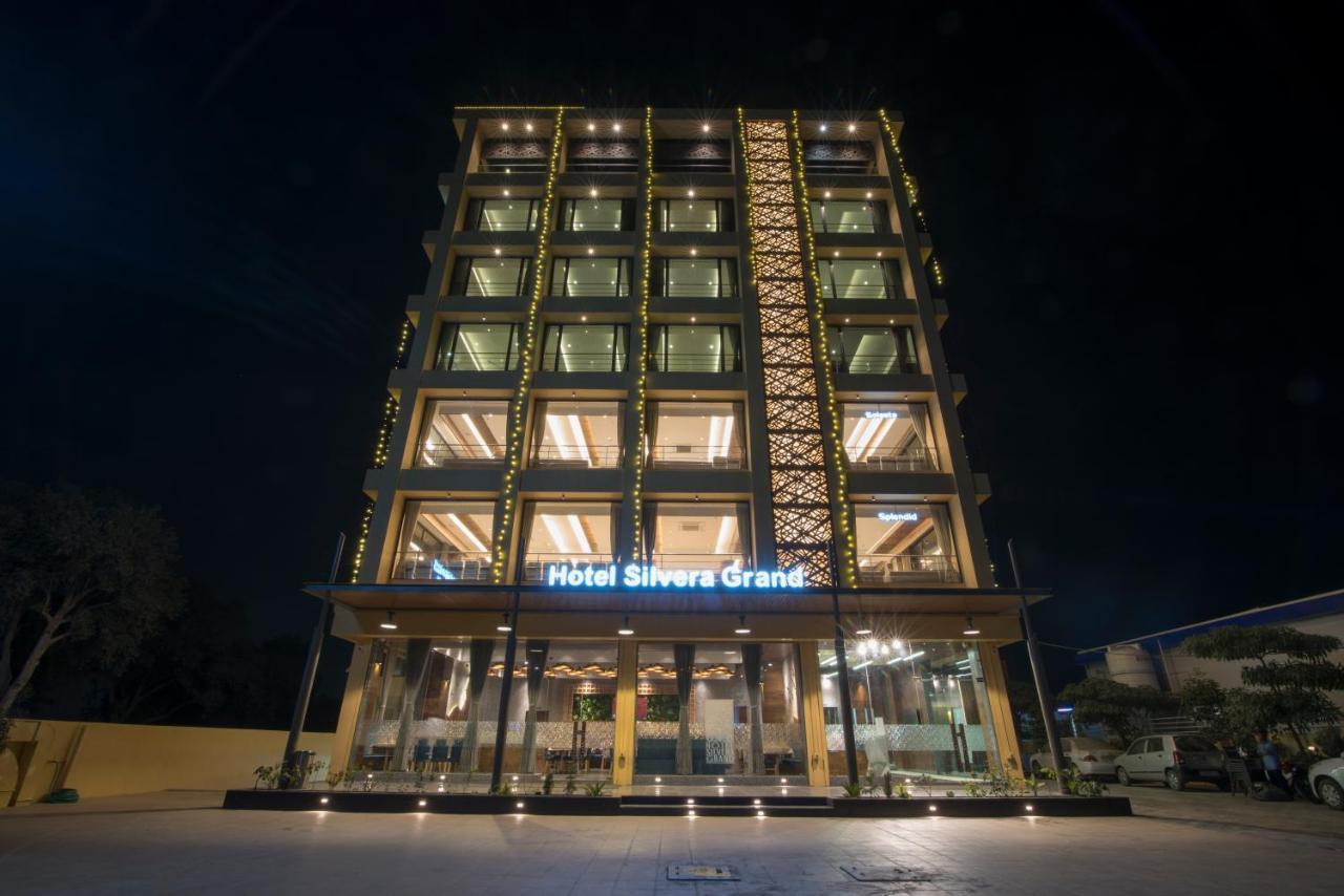 Hotel Silvera Grand Ahmedabad Extérieur photo