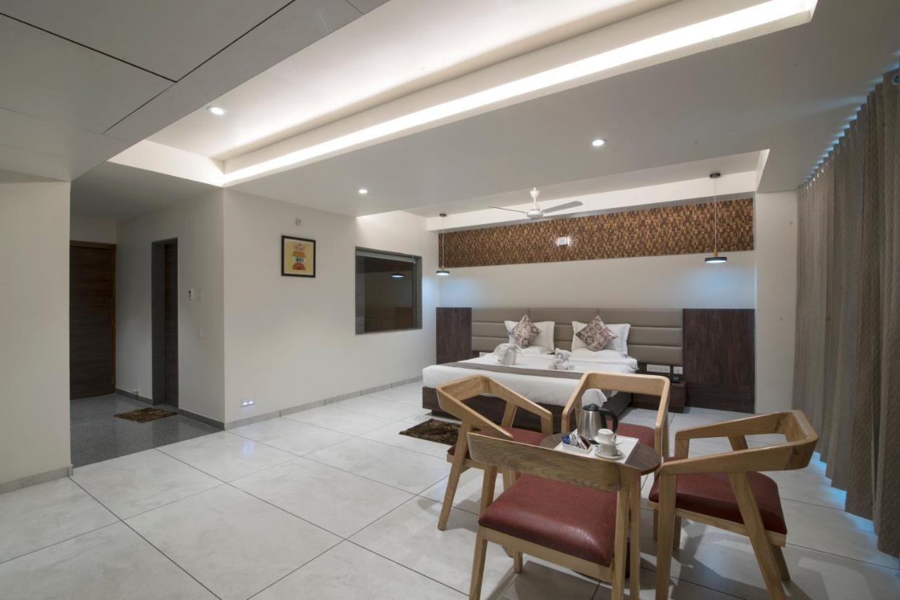 Hotel Silvera Grand Ahmedabad Extérieur photo