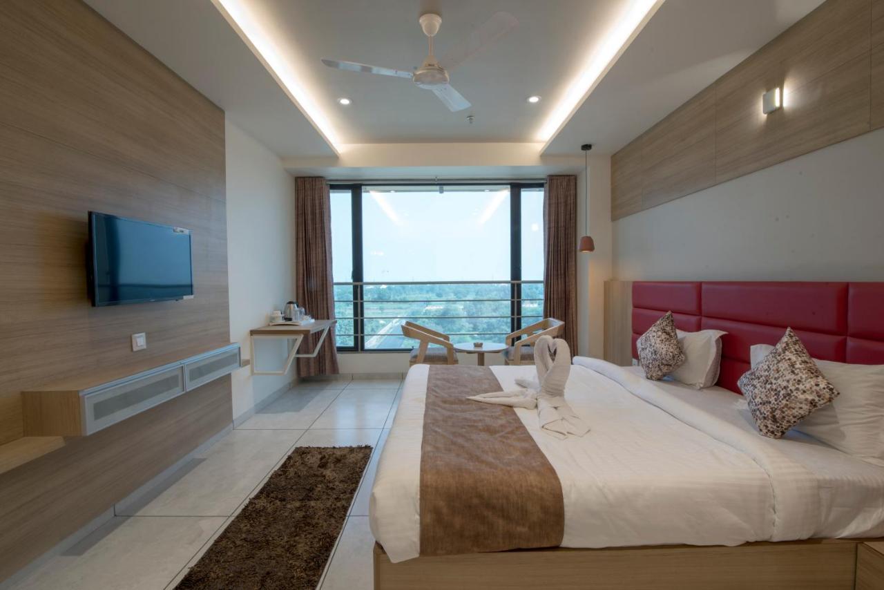 Hotel Silvera Grand Ahmedabad Extérieur photo
