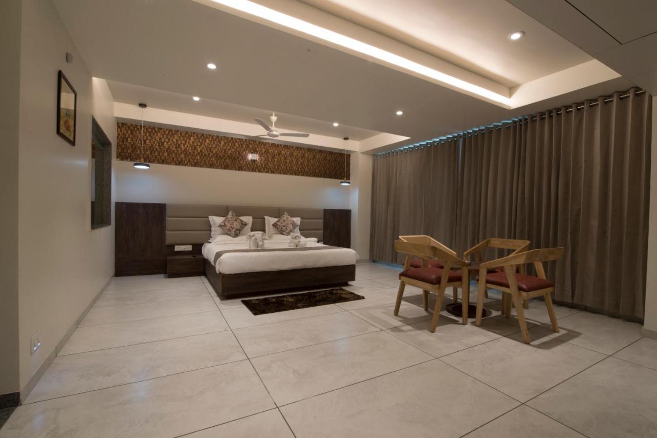 Hotel Silvera Grand Ahmedabad Extérieur photo
