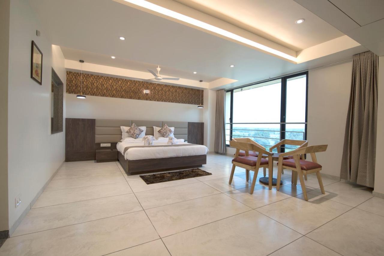 Hotel Silvera Grand Ahmedabad Extérieur photo